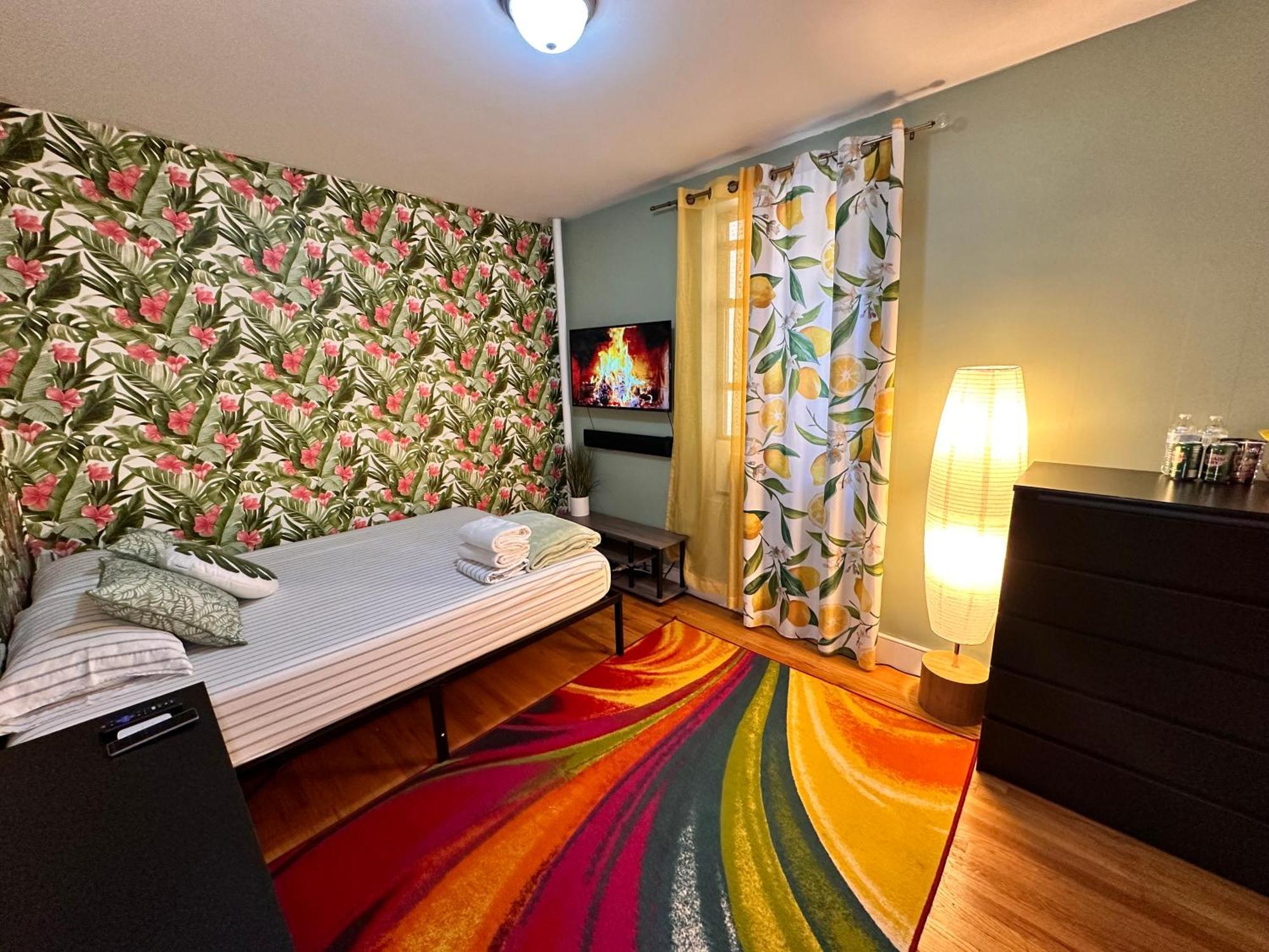 Tropical Comfort Room In Harlem Cozy Stay With Snacks & Style Apartamento